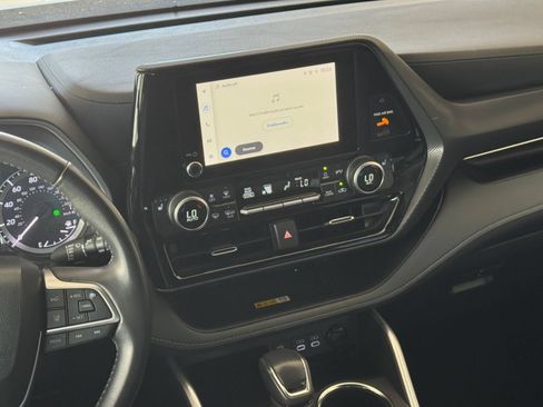 Used 2024 Toyota Highlander XSE FWD image 16