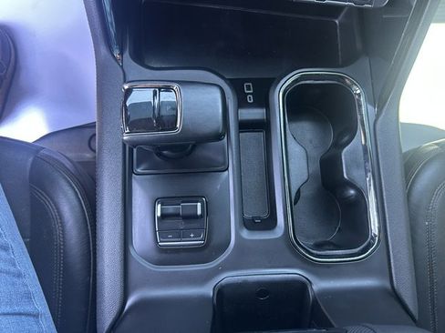 Used 2023 GMC Sierra 1500 AT4 w/ AT4 Premium Package AWD/4WD image 22