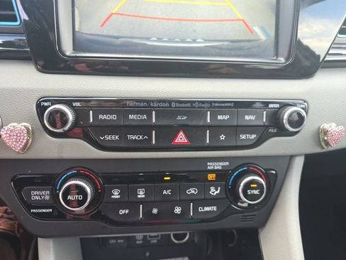 Used 2019 Kia Niro Touring FWD image 18