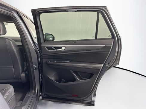 Used 2024 Volkswagen Atlas Cross Sport SE image 31