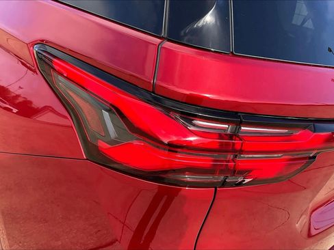 Used 2022 Chevrolet Traverse Premier image 25