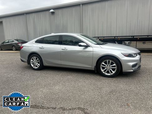Used 2018 Chevrolet Malibu LT image 2