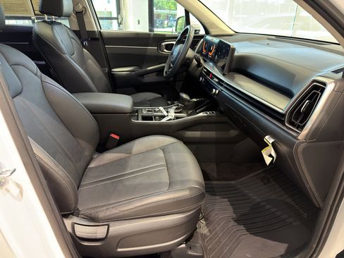 Used 2025 Kia Sorento S w/ Panoramic Sunroof Package FWD image 23