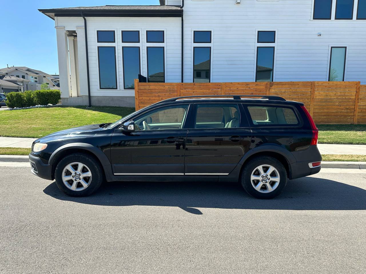 Used 2009 Volvo XC70 3.2 AWD/4WD image 1