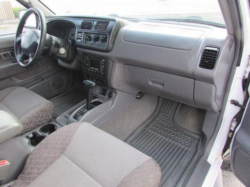 Used 2000 Nissan Xterra XE image 31