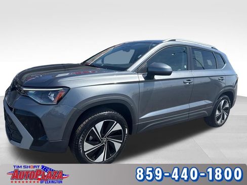 Used 2025 Volkswagen Taos SE AWD/4WD image 1
