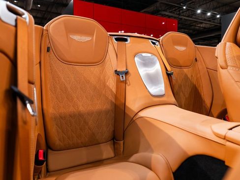 Used 2024 Aston Martin DB12 Volante image 39