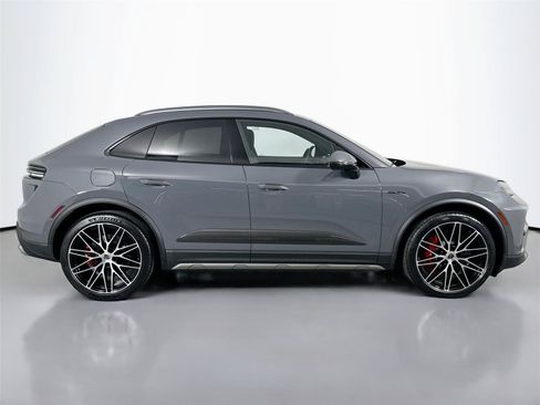 Certified 2025 Porsche Macan Turbo Electric AWD/4WD image 8