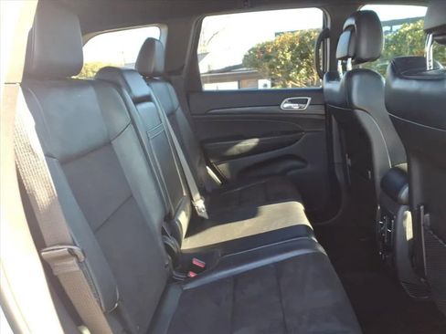 Used 2019 Jeep Grand Cherokee Altitude image 16