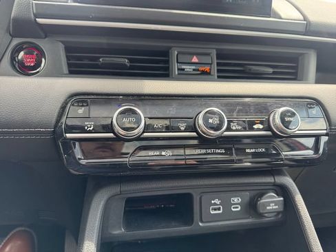 Certified 2025 Honda Pilot Touring image 22