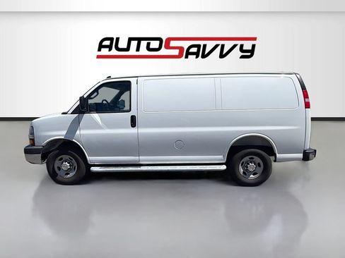 Used 2025 Chevrolet Express 2500 w/ Driver Convenience Package RWD image 4