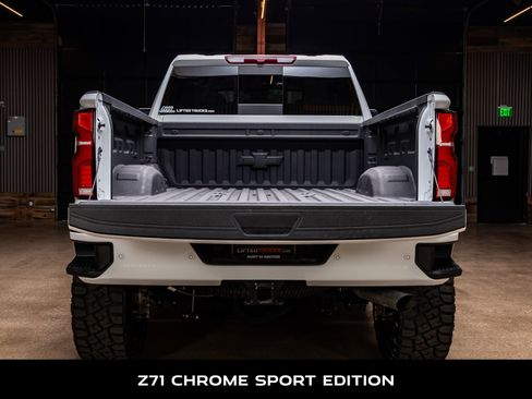 Used 2025 Chevrolet Silverado 2500 LTZ w/ Z71 Chrome Sport Edition image 9