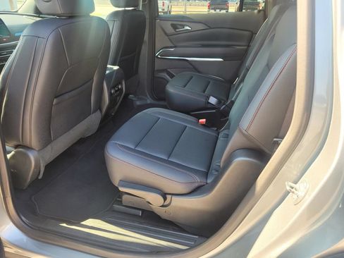 Used 2025 Chevrolet Traverse Z71 AWD/4WD image 3