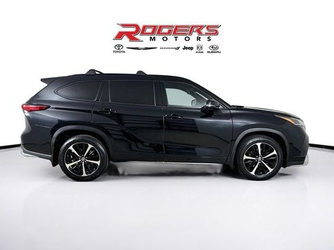 Used 2022 Toyota Highlander XSE AWD/4WD image 14