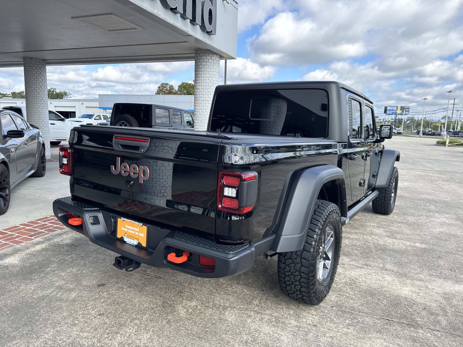 Used 2024 Jeep Gladiator Mojave w/ Convenience Group AWD/4WD image 7