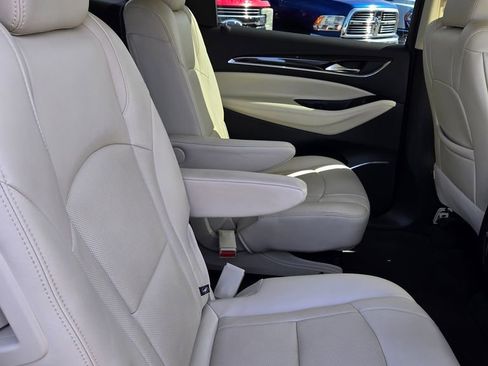Used 2022 Buick Enclave Essence image 45