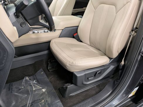 Used 2023 Ford Expedition Limited image 10