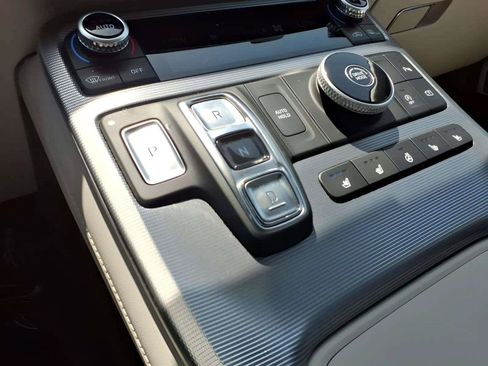 Certified 2024 Hyundai Palisade Calligraphy FWD image 17