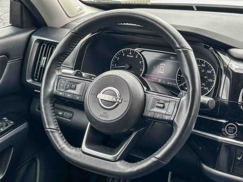 Certified 2024 Nissan Pathfinder SL w/ SL Premium Package FWD image 16