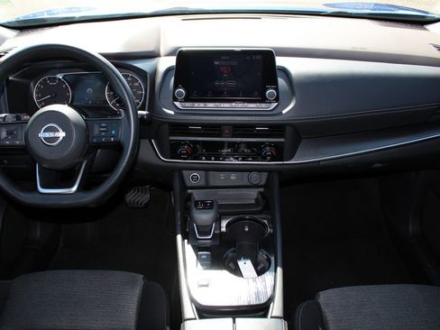 Used 2023 Nissan Rogue SV FWD image 7