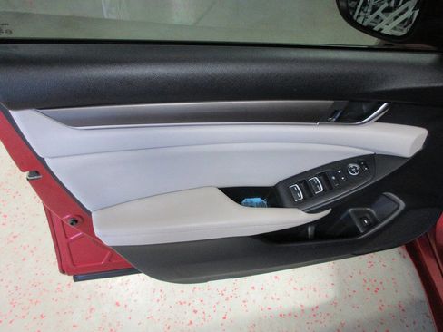 Used 2018 Honda Accord LX image 25