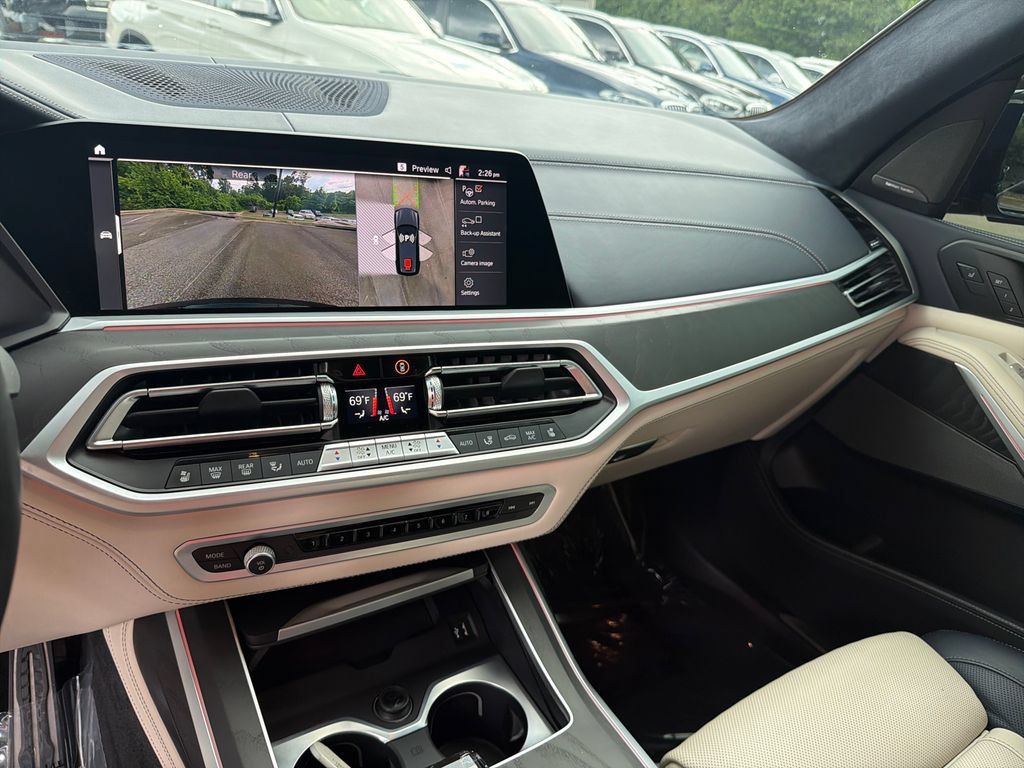 Used 2022 BMW X7 M50i w/ Dynamic Handling Package AWD/4WD image 30