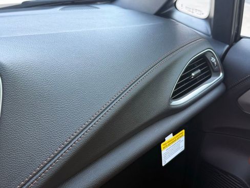 New 2026 Chrysler Pacifica Pinnacle FWD image 23