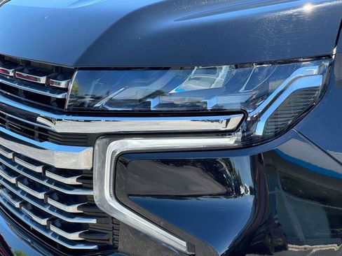 Used 2024 Chevrolet Suburban Premier AWD/4WD image 7
