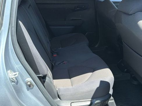 Used 2023 Toyota Highlander LE FWD image 33