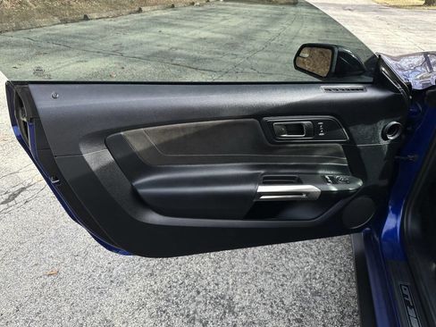 Used 2016 Ford Mustang Shelby GT350 w/ Technology Package image 19