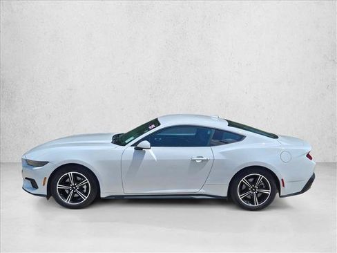 Used 2025 Ford Mustang Coupe RWD image 8
