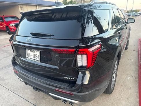 Used 2025 Ford Explorer Platinum w/ Ultimate Package AWD/4WD image 9