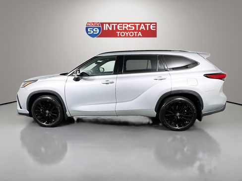Used 2023 Toyota Highlander XSE AWD/4WD image 4
