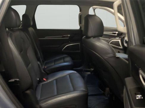 Used 2022 Kia Telluride S FWD image 13