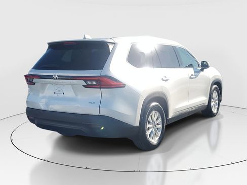 Certified 2024 Toyota Grand Highlander XLE image 7