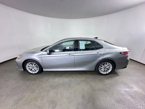 Used 2020 Toyota Camry XLE w/ Navigation Package FWD image 6