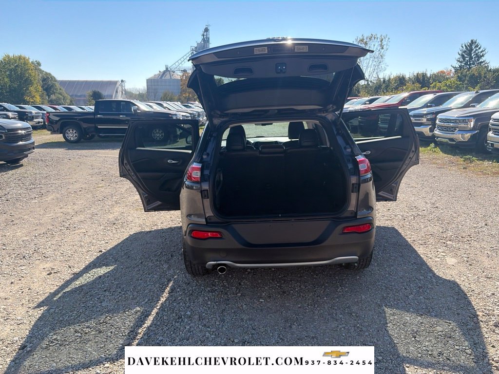 Used 2015 Jeep Cherokee Limited w/ Luxury Group AWD/4WD image 28