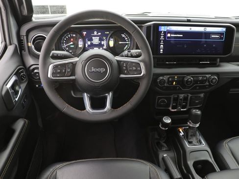 Used 2024 Jeep Wrangler Unlimited Sahara AWD/4WD image 13
