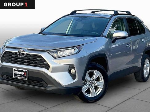 Used 2021 Toyota RAV4 XLE FWD image 1