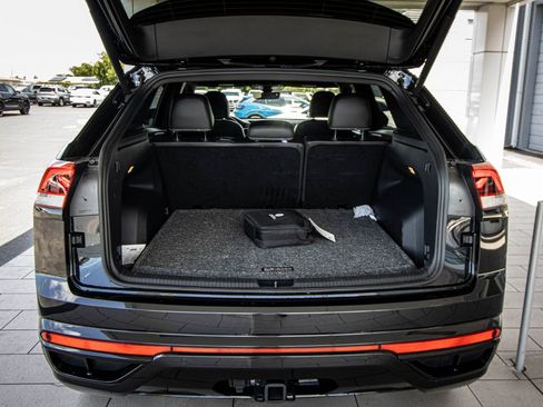 Certified 2023 Volkswagen Atlas Cross Sport SEL R-Line AWD/4WD image 17