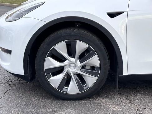 Used 2023 Tesla Model Y Long Range image 7