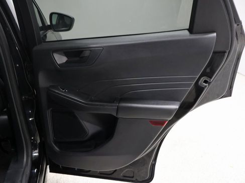 Used 2022 Ford Escape SE image 25