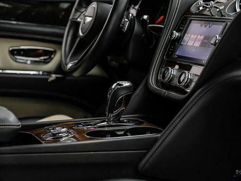 Used 2019 Bentley Bentayga image 52