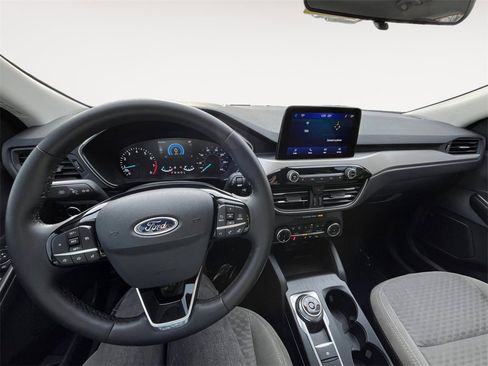 Used 2022 Ford Escape SE w/ SE Sport Appearance Package image 10