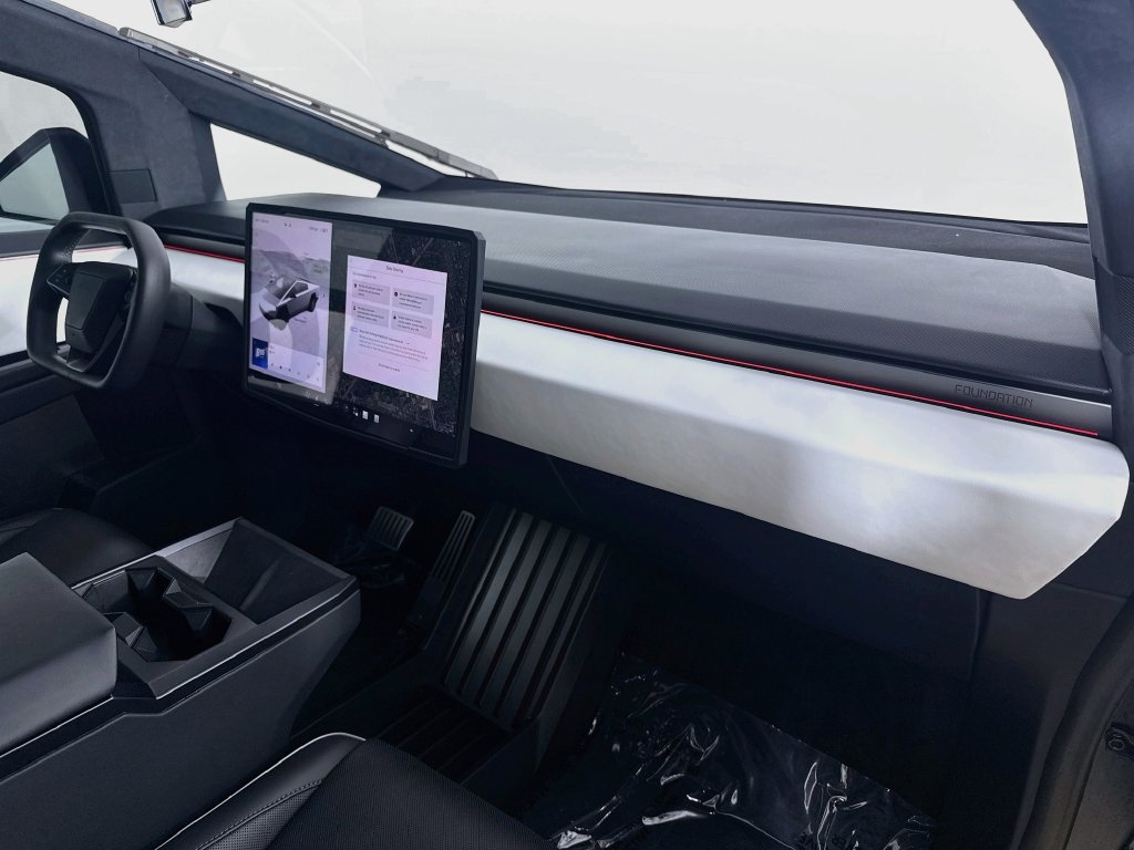 Used 2024 Tesla Cybertruck AWD Crew Cab image 32