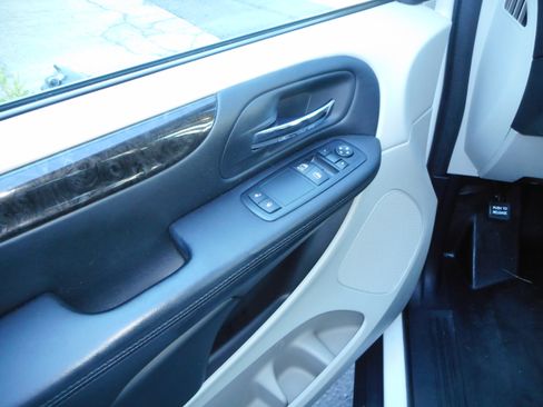 Used 2014 RAM C/V Tradesman FWD image 14