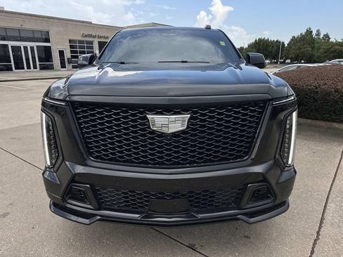 Used 2025 Cadillac Escalade V AWD/4WD image 2