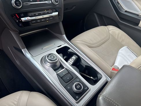 Used 2020 Ford Explorer Platinum w/ Premium Technology Package image 37