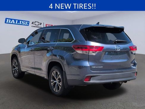 Used 2017 Toyota Highlander Plus AWD/4WD image 6