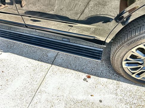 Used 2023 GMC Yukon Denali Ultimate image 13